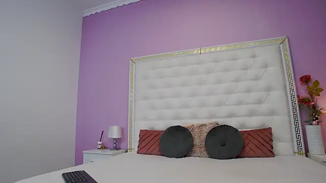 Lenna Paul online show from December 2025 04:50:02 AM