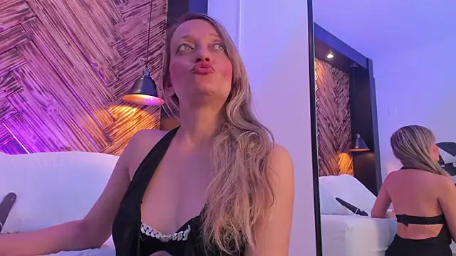 Snapshot of emma_collson chatting on November 2025 02:45:02 AM emma collson online show from November 2025 02:45:02 AM