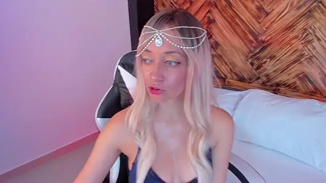 Snapshot of emma_collson chatting on November 2025 04:23:02 PM emma collson online show from November 2025 04:23:02 PM