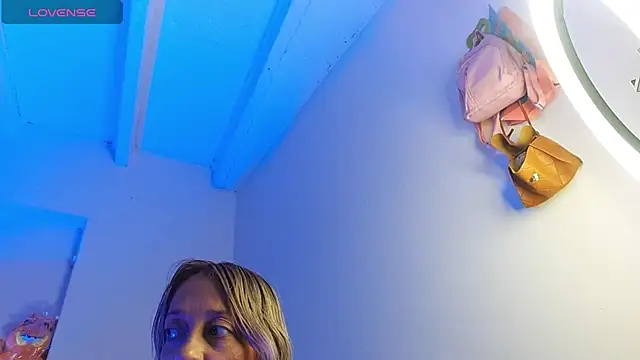 Snapshot of emma_collson chatting on December 2025 08:52:01 PM emma collson online show from December 2025 08:52:01 PM