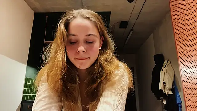 Snapshot of Celeste_Glow chatting on December 2024 08:33:01 PM Celeste Glow online show from December 2024 08:33:01 PM