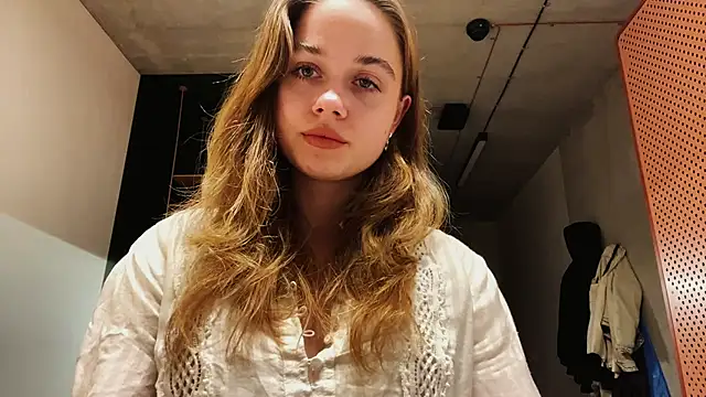 Snapshot of Celeste_Glow chatting on December 2024 11:40:01 PM Celeste Glow online show from December 2024 11:40:01 PM