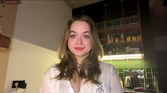 Snapshot of Celeste_Glow chatting on February 2025 09:20:02 PM Celeste Glow online show from February 2025 09:20:02 PM