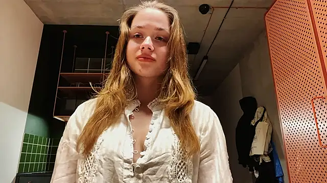 Snapshot of Celeste_Glow chatting on December 2024 11:21:01 PM Celeste Glow online show from December 2024 11:21:01 PM