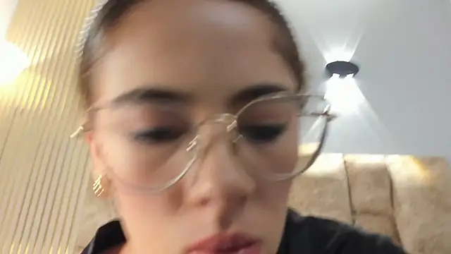 Snapshot of yulievans chatting on February 2025 10:37:02 PM yulievans online show from February 2025 10:37:02 PM