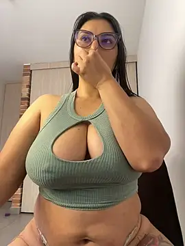 Snapshot of Lili-52 chatting on January 2025 02:13:01 PM Lili-52 online show from January 2025 02:13:01 PM