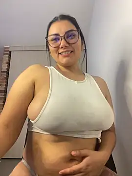 Snapshot of Lili-52 chatting on January 2025 04:21:01 PM Lili-52 online show from January 2025 04:21:01 PM
