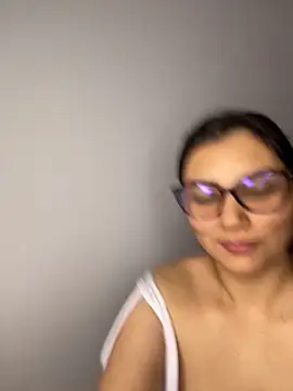 Snapshot of Lili-52 chatting on February 2025 03:43:02 PM Lili-52 online show from February 2025 03:43:02 PM
