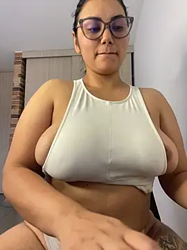 Snapshot of Lili-52 chatting on December 2024 09:19:01 PM Lili-52 online show from December 2024 09:19:01 PM