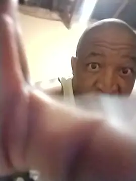 Snapshot of surger chatting on December 2025 02:17:02 AM surger online show from December 2025 02:17:02 AM