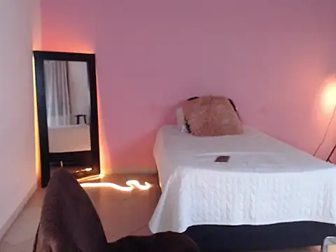 selene gils online show from April 2026 04:19:01 AM