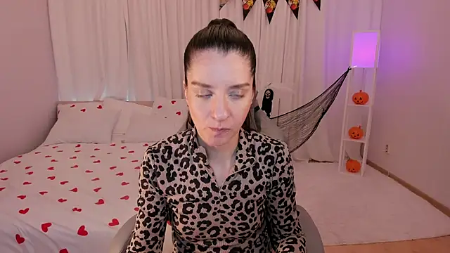 helentasty online show from October 2025 03:49:01 AM