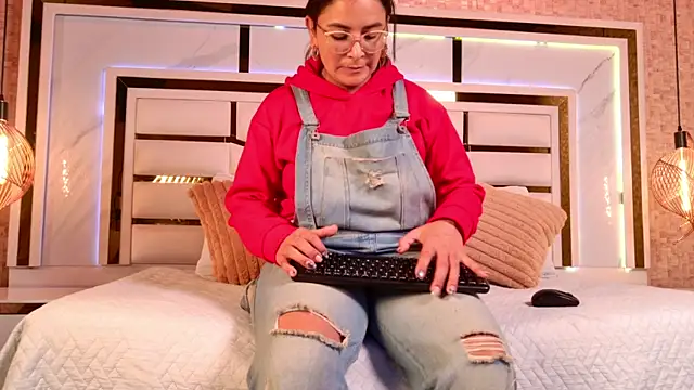 sophie 1 online show from October 2025 03:29:02 AM