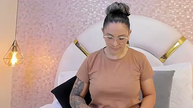 sophie 1 online show from February 2025 03:15:02 AM