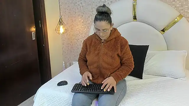 sophie 1 online show from February 2025 03:03:02 AM