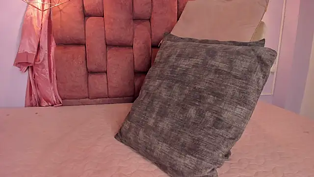 kristakinnky online show from March 2026 11:44:02 AM