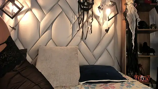 kristakinnky online show from October 2025 02:28:02 PM