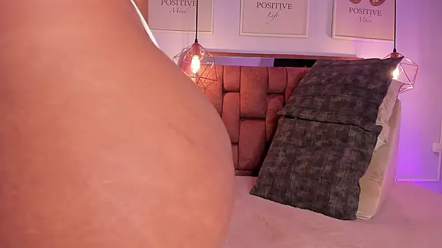 kristakinnky online show from March 2026 11:44:01 AM