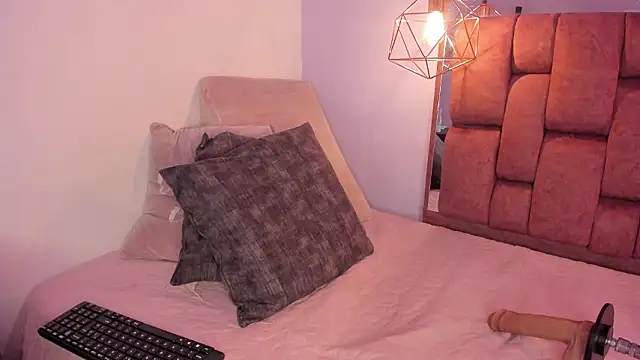 kristakinnky online show from February 2026 11:45:01 AM