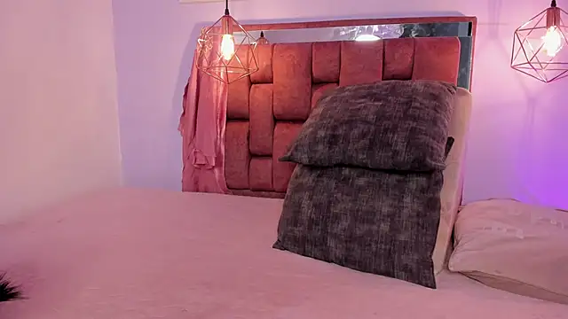 kristakinnky online show from April 2026 11:59:02 AM