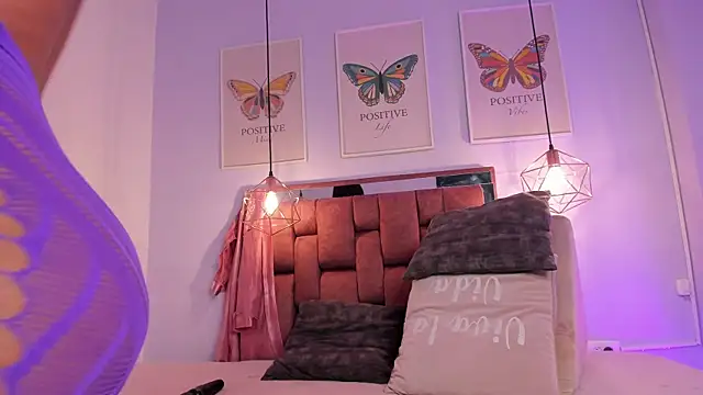 kristakinnky online show from April 2026 12:06:02 PM