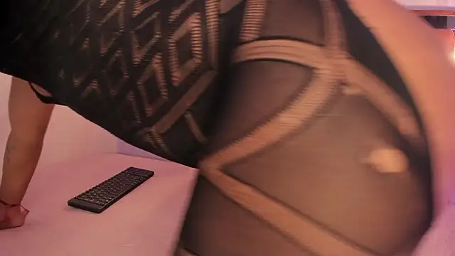 kristakinnky online show from March 2026 12:01:02 PM