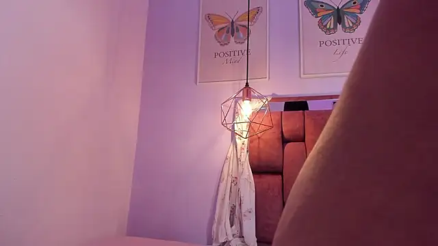 kristakinnky online show from March 2026 12:05:01 PM