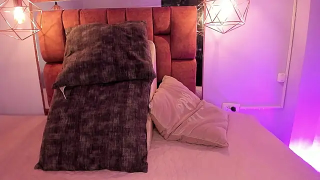 kristakinnky online show from February 2026 11:44:01 AM