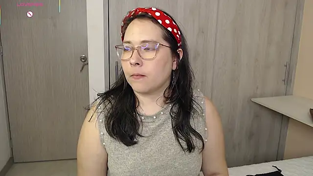 Snapshot of May_Carlier chatting on October 2025 09:26:01 PM May Carlier online show from October 2025 09:26:01 PM