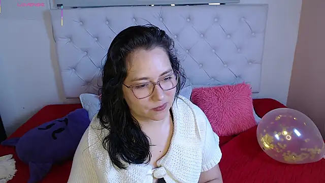 May Carlier online show from February 2026 11:13:01 PM