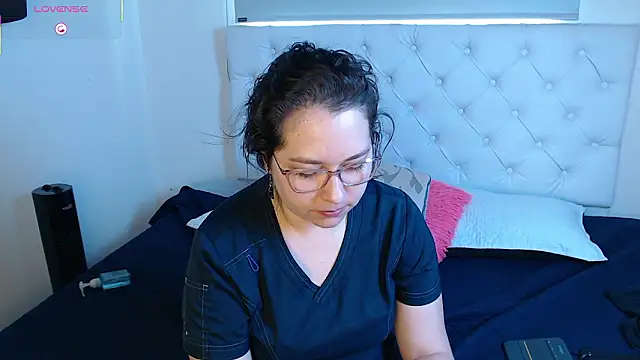 May Carlier online show from February 2026 08:17:02 PM