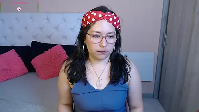 Snapshot of May_Carlier chatting on December 2025 12:36:01 AM May Carlier online show from December 2025 12:36:01 AM