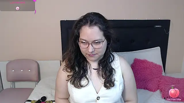 Snapshot of May_Carlier chatting on March 2025 04:09:01 AM May Carlier online show from March 2025 04:09:01 AM