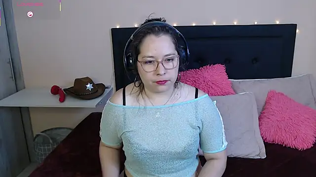 Snapshot of May_Carlier chatting on September 2025 07:43:02 PM May Carlier online show from September 2025 07:43:02 PM