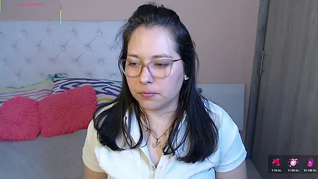 Snapshot of May_Carlier chatting on November 2025 06:25:01 AM May Carlier online show from November 2025 06:25:01 AM