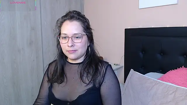 Snapshot of May_Carlier chatting on October 2025 04:13:02 AM May Carlier online show from October 2025 04:13:02 AM