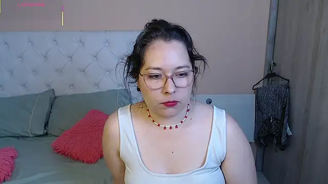 Snapshot of May_Carlier chatting on December 2025 03:52:01 AM May Carlier online show from December 2025 03:52:01 AM