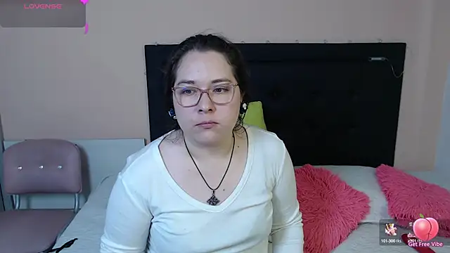 Snapshot of May_Carlier chatting on February 2025 08:41:02 PM May Carlier online show from February 2025 08:41:02 PM