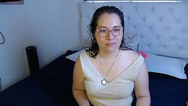 May Carlier online show from February 2026 10:08:02 PM