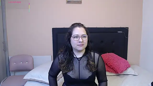 Snapshot of May_Carlier chatting on March 2025 02:15:02 AM May Carlier online show from March 2025 02:15:02 AM