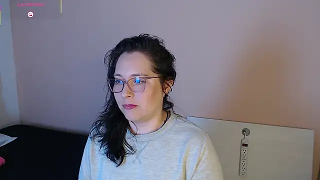 May Carlier online show from February 2026 12:43:02 AM