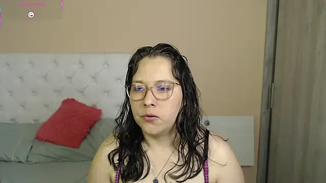 Snapshot of May_Carlier chatting on December 2025 02:12:02 AM May Carlier online show from December 2025 02:12:02 AM