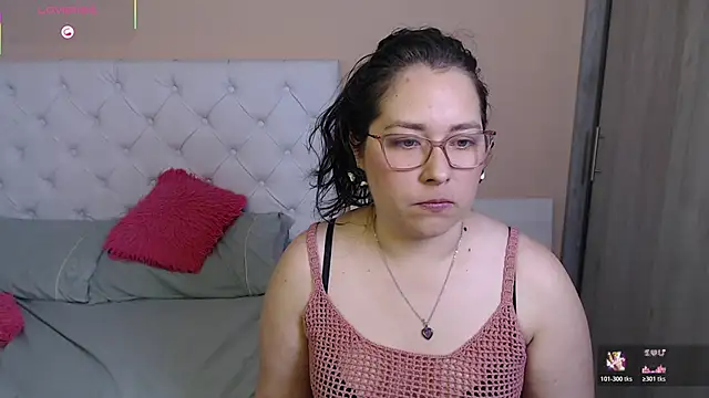 Snapshot of May_Carlier chatting on December 2025 03:05:01 AM May Carlier online show from December 2025 03:05:01 AM