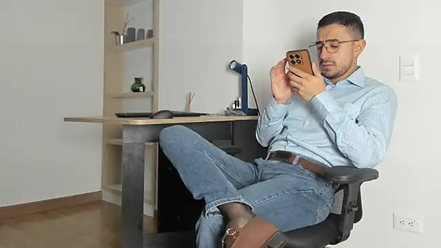 pablo-rincon95 online show from March 2025 12:14:01 PM