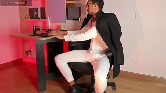 pablo-rincon95 online show from December 2025 11:23:02 AM