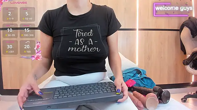 adela chase online show from November 2025 01:44:02 AM