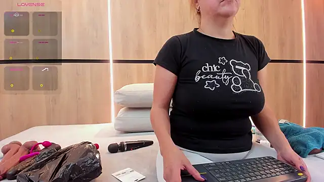 adela chase online show from October 2025 03:03:01 AM