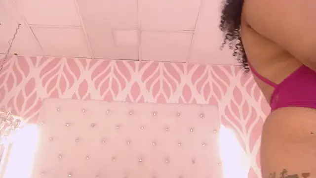 Snapshot of JadeSoleile chatting on October 2025 12:28:02 PM JadeSoleile online show from October 2025 12:28:02 PM