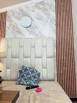 Emily Trujillo online show from November 2025 07:06:01 PM