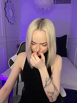 horny blondiee online show from March 2025 08:30:01 AM